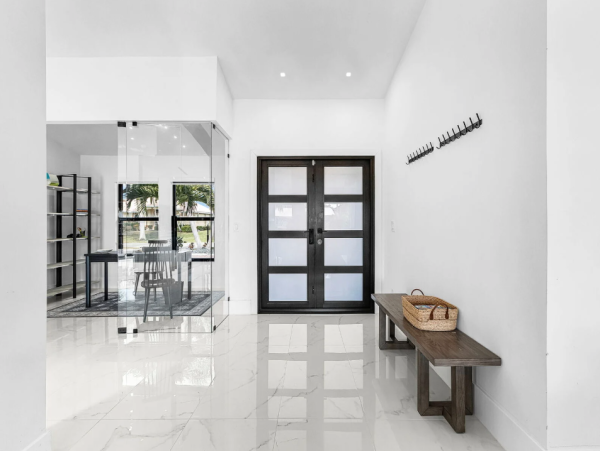 Ultimate Cape Coral Getaway - Luxury 3-Bedroom Pool Home